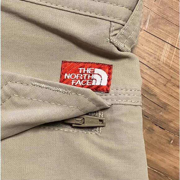 North Face hiking pants. Near-new condition! - Picture 13 of 16
